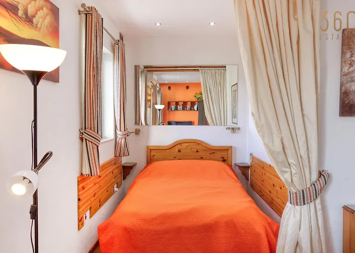Spacious 2Br Home With Large, Private Sun Terrace By 360 Estates