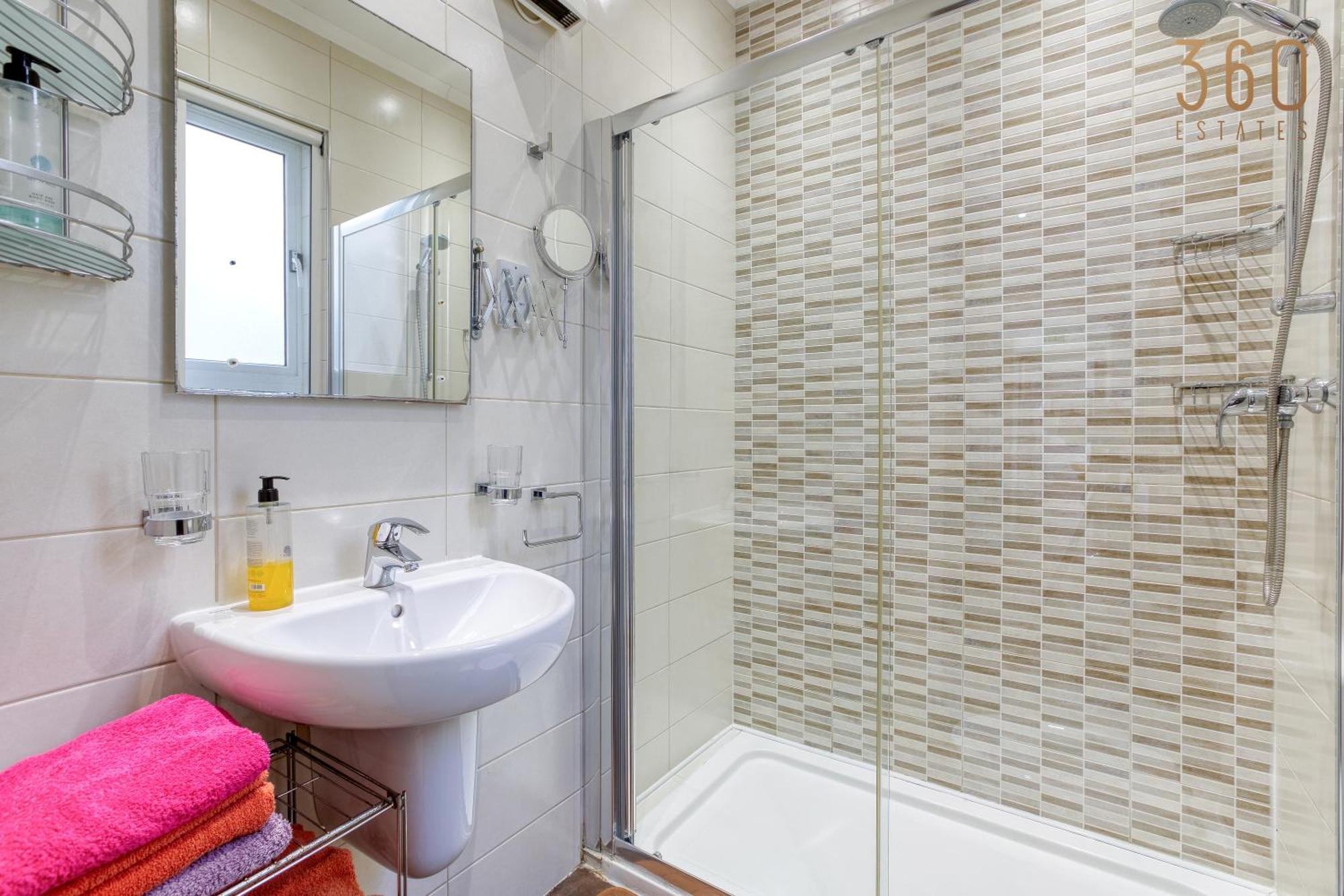 Spacious 2br With Large, Private Sun Terrace By 360 Estates